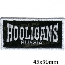 Нашивка РОК атрибутика "HOOLIGANS RUSSIA" белая вышивка, черный фон, оверлок, липучка или термоклей.